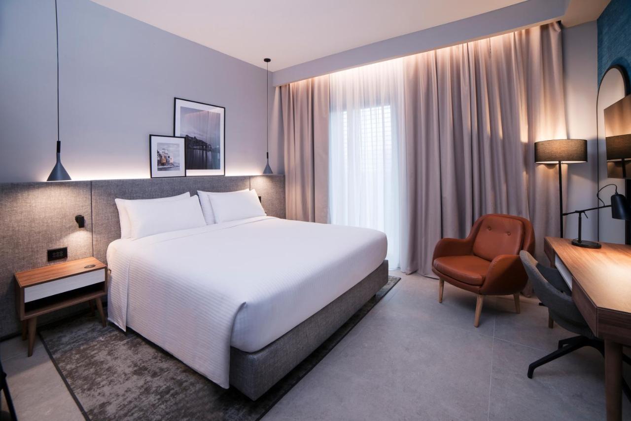 Radisson Hotel Nola Naples エクステリア 写真