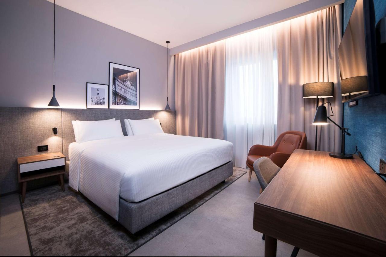 Radisson Hotel Nola Naples エクステリア 写真
