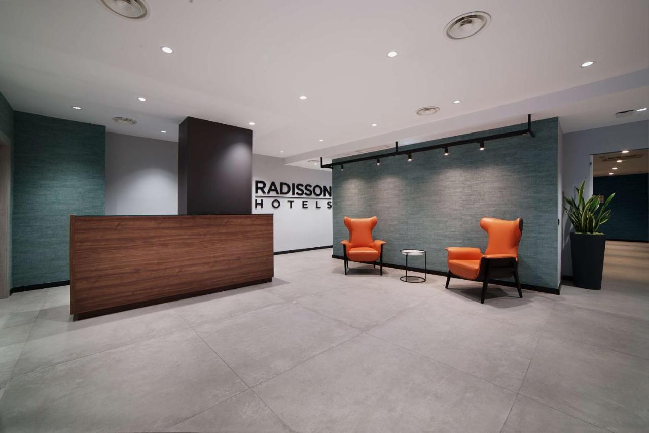 Radisson Hotel Nola Naples エクステリア 写真