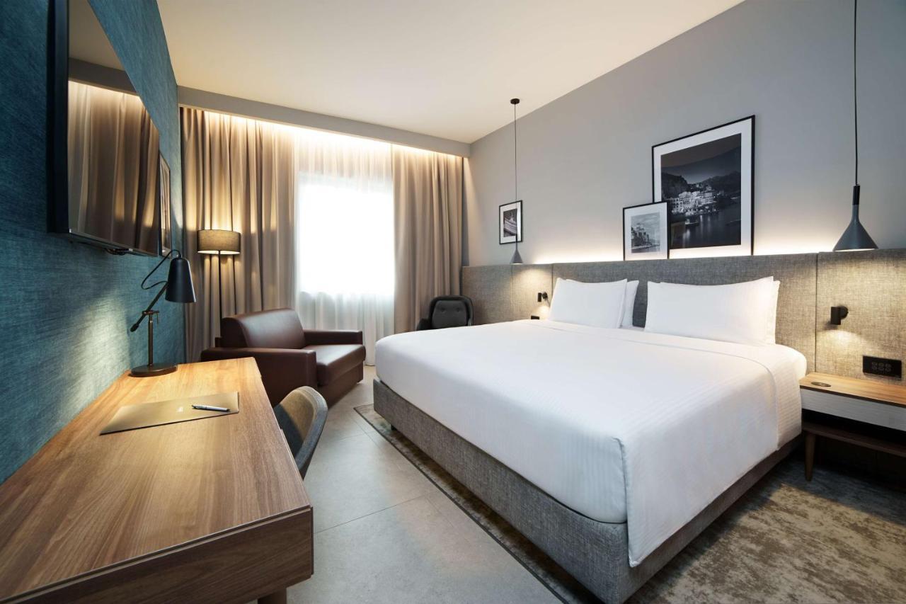 Radisson Hotel Nola Naples エクステリア 写真