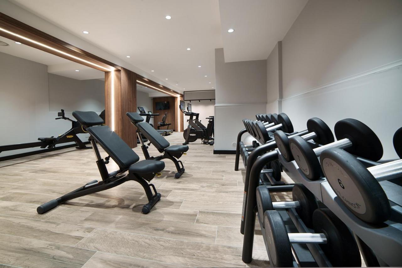 Radisson Hotel Nola Naples エクステリア 写真
